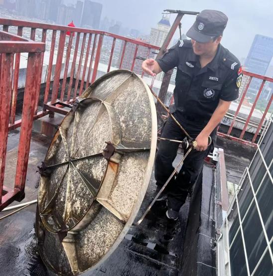 C:/Users/BA/Desktop/風雨過后南京保安迅速行動，恢復安“寧”面貌/11.jpg11