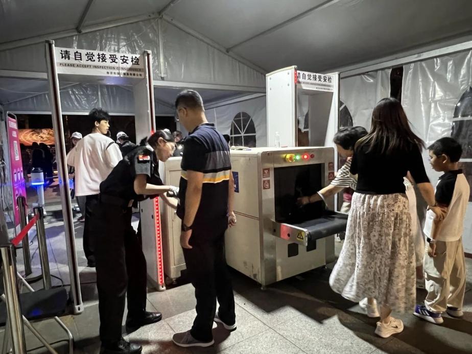 C:/Users/BA/Desktop/“安保鐵軍、硬核保障”2024系列報道四十三——月滿中秋，南京市保安服務(wù)有限公司圓滿護(hù)航“2024 南京森林音樂會”/4.jpg4