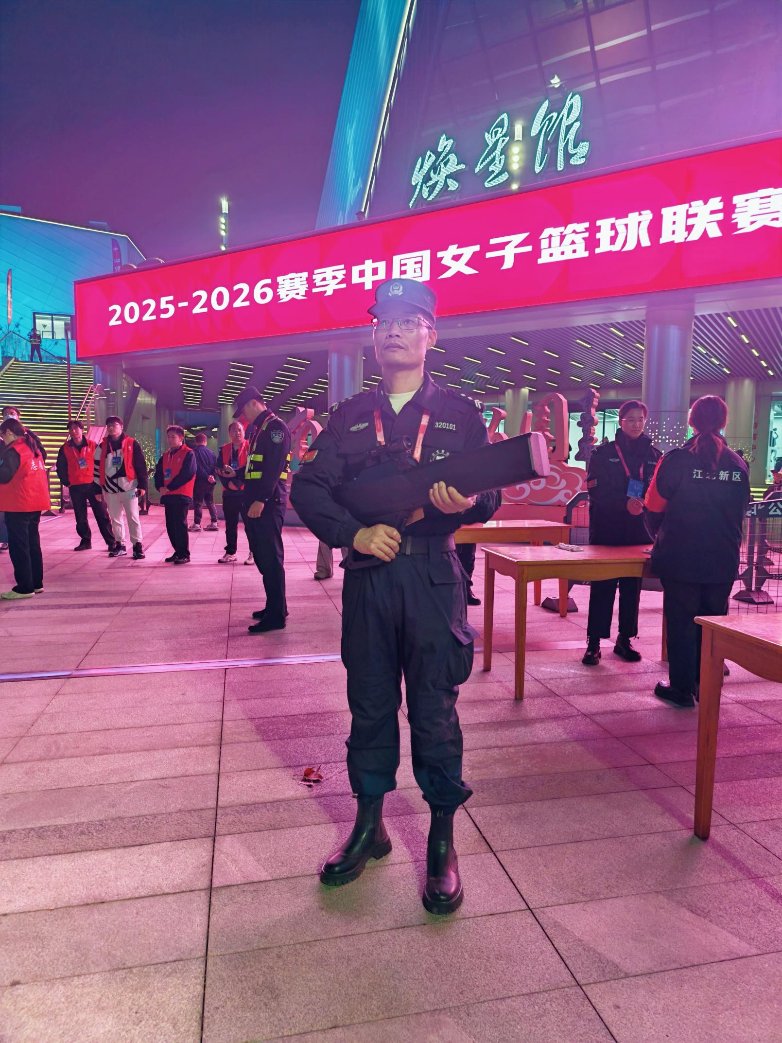 E:/25.12.10后 上傳網(wǎng)站留存/“保安衛(wèi)士”護(hù)航，熱血燃賽場！——南京市保安服務(wù)有限公司大廠分公司保障WCBA女籃聯(lián)賽激情開燃/照片/微信圖片_20251211080736_275_1.jpg微信圖片_20251211080736_275_1