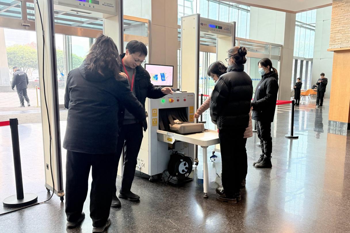 E:/25.12.10后 上傳網(wǎng)站留存/“安保鐵軍、硬核保障”2026系列報(bào)道一——科技引領(lǐng)未來(lái)，安全護(hù)航盛會(huì)/照片/5212ea35a8b77386cbea49d69a720cf7.jpg5212ea35a8b77386cbea49d69a720cf7